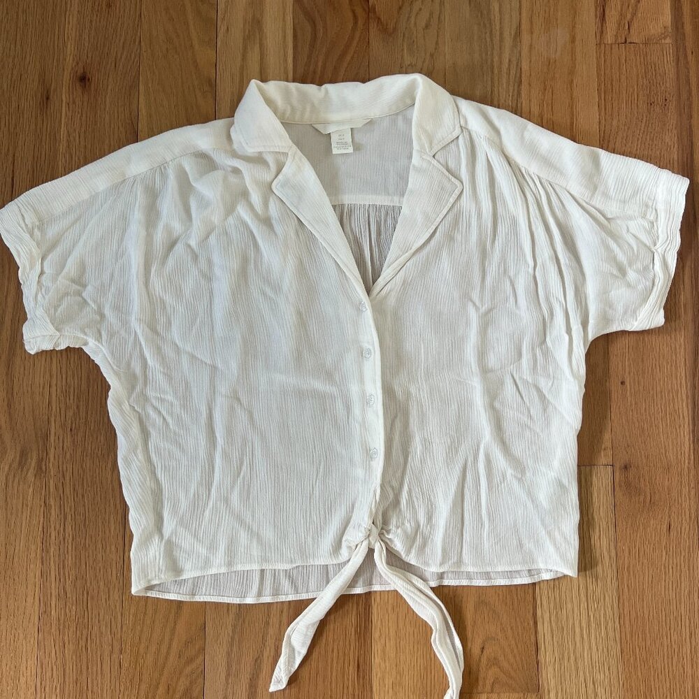 H&M - cream tie cropped top - button up, collared with short sleeves - size s